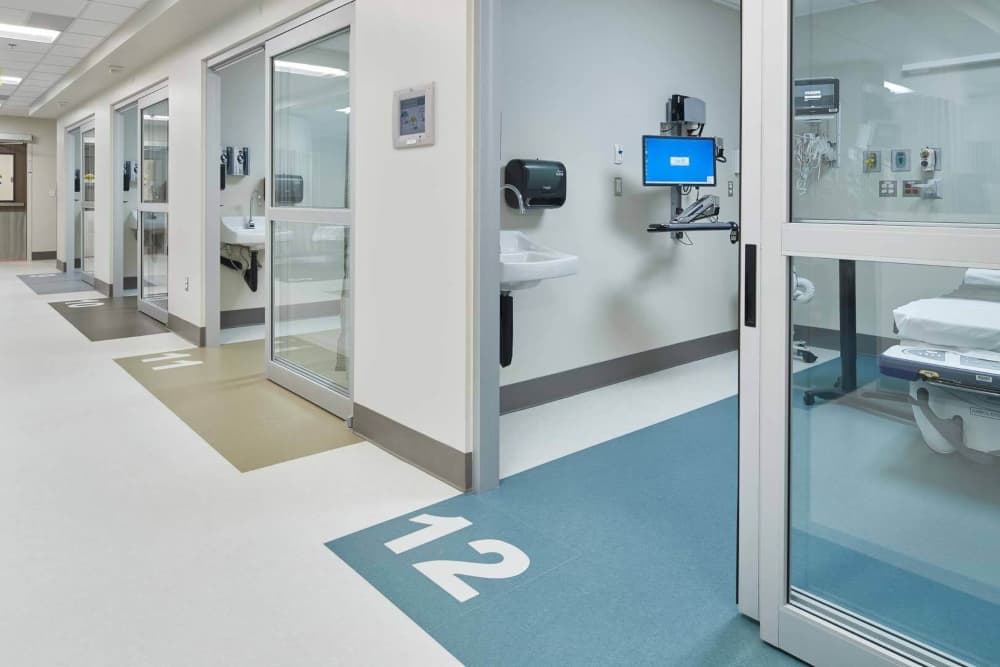 Private post-anesthesia care unit (PACU) bay with medical-gas and power outlets